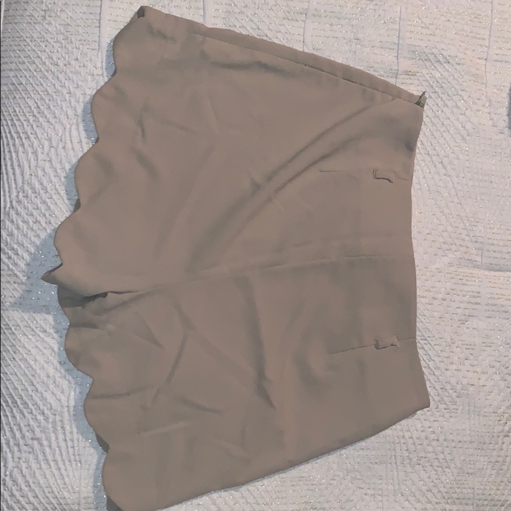 Shorts - Picture 2 of 4